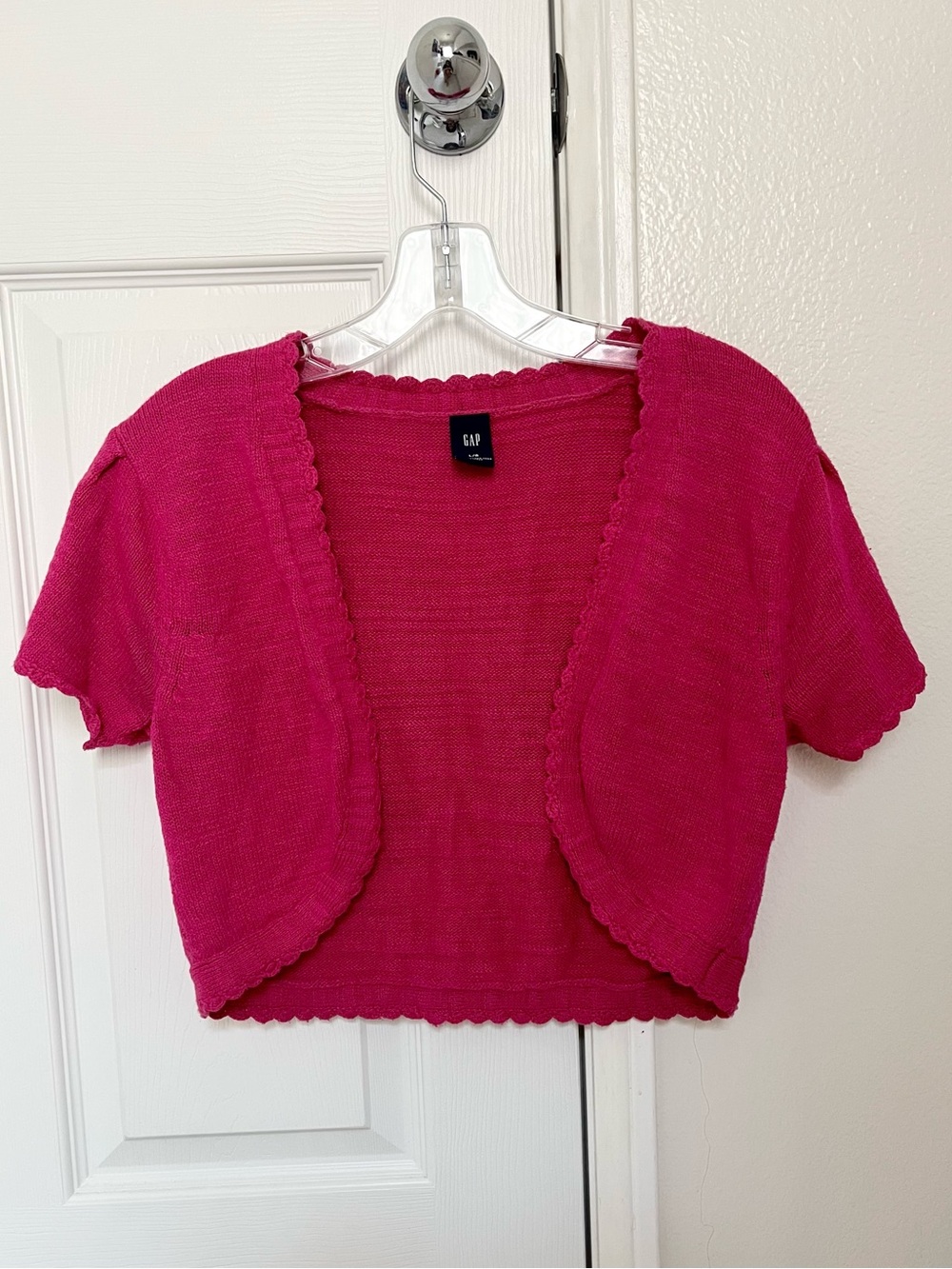 GAP Vibrant Fuchsia Pink Scalloped Cropped Knit Cardigan - Picture 1 of 3